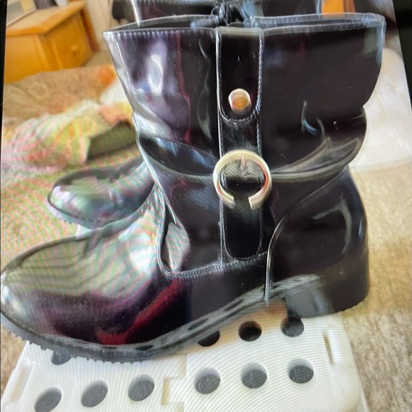 BEACON Black Patent Boots🖤 - Picture 2 of 6